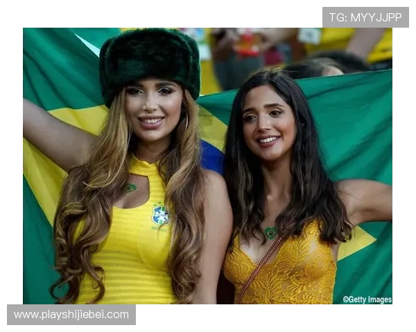 世界杯美女球迷：她们的热情与风采，成为足球世界杯最亮丽的风景线